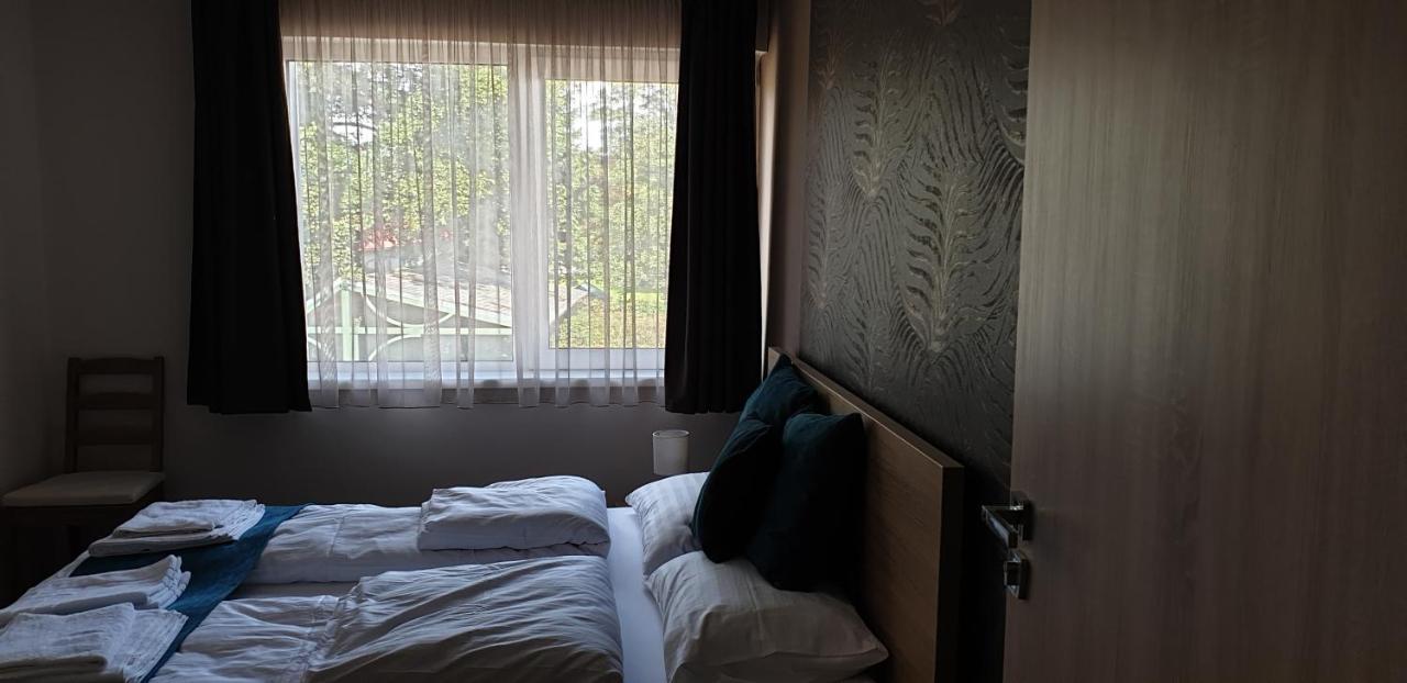 Garden Club Panzio Bed & Breakfast Balatonmariafurdo Ngoại thất bức ảnh