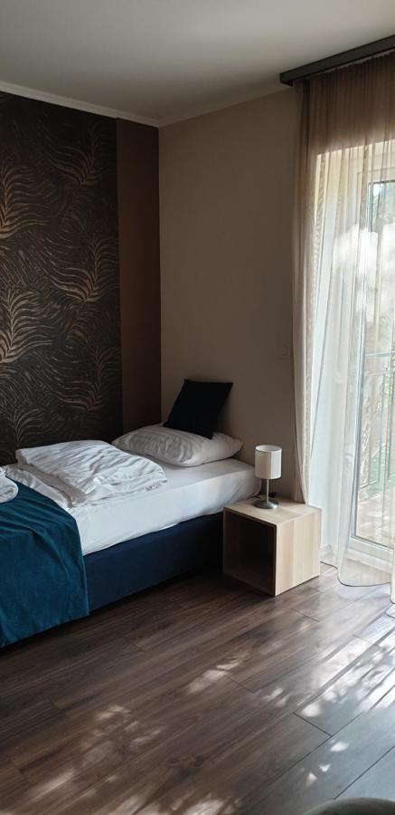 Garden Club Panzio Bed & Breakfast Balatonmariafurdo Ngoại thất bức ảnh