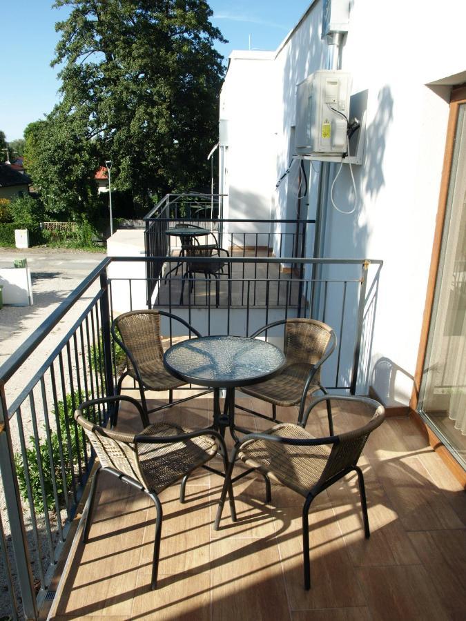 Garden Club Panzio Bed & Breakfast Balatonmariafurdo Ngoại thất bức ảnh
