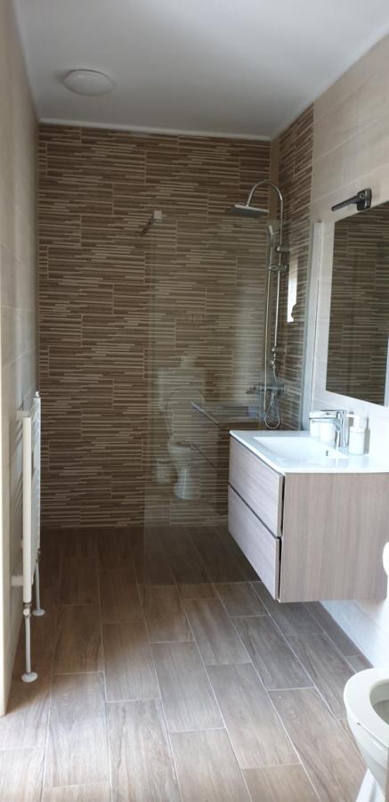 Garden Club Panzio Bed & Breakfast Balatonmariafurdo Ngoại thất bức ảnh