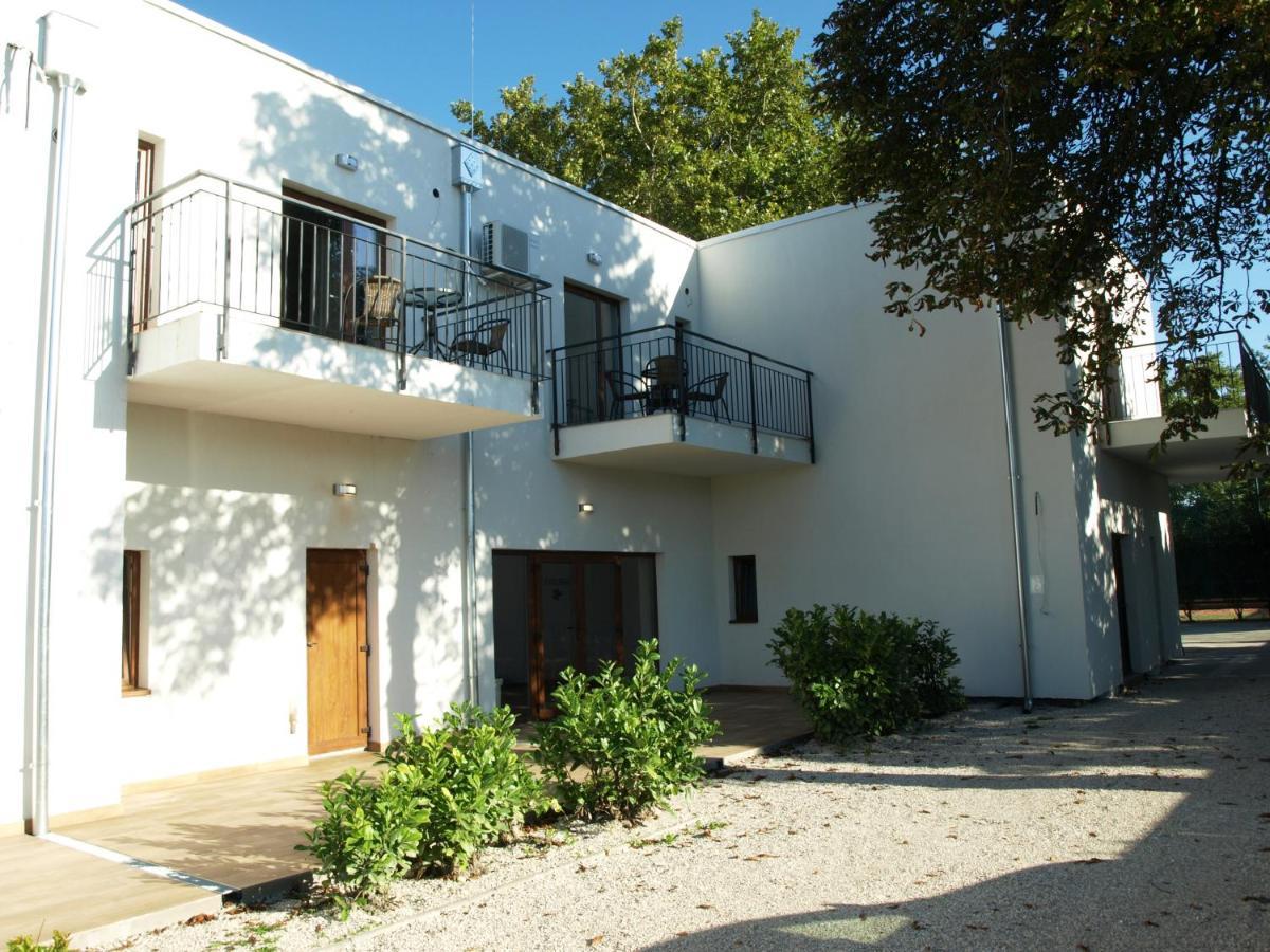 Garden Club Panzio Bed & Breakfast Balatonmariafurdo Ngoại thất bức ảnh