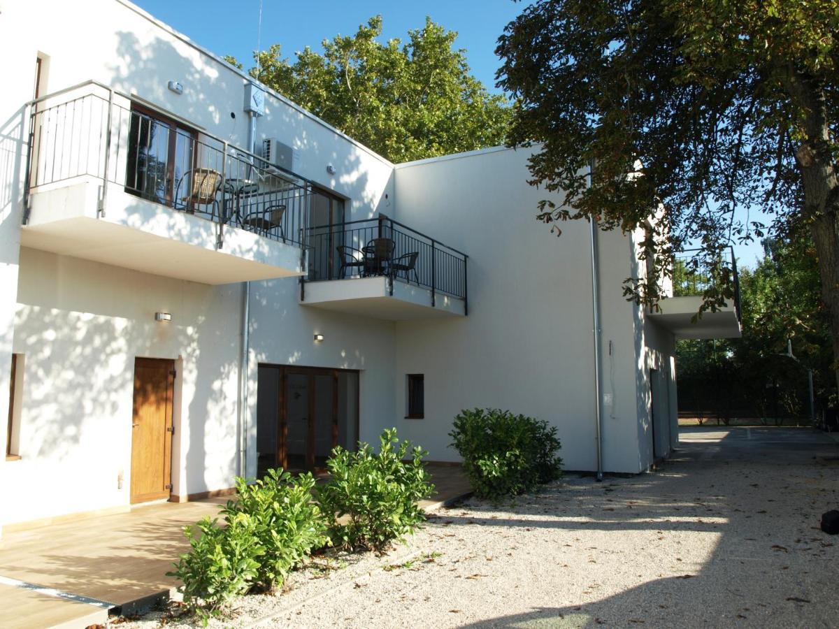 Garden Club Panzio Bed & Breakfast Balatonmariafurdo Ngoại thất bức ảnh