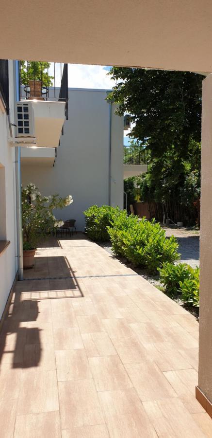 Garden Club Panzio Bed & Breakfast Balatonmariafurdo Ngoại thất bức ảnh