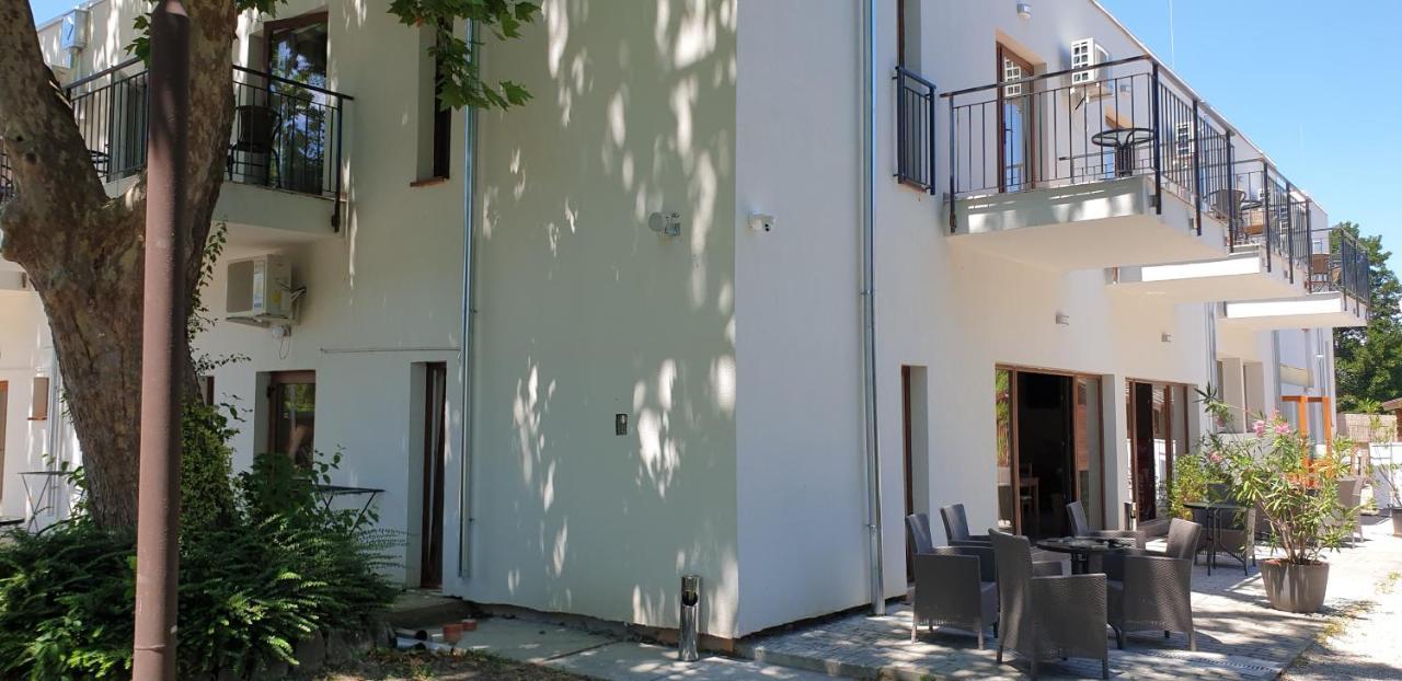 Garden Club Panzio Bed & Breakfast Balatonmariafurdo Ngoại thất bức ảnh